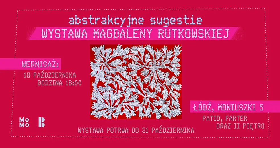 Poziomy bordowy plakat wystawy Abstrakcyjne sugestie. W centrum znajduje się reprodukcja czerwonego obrazu z gęstym białym reliefem przypominającym rozgałęzione dłonie.